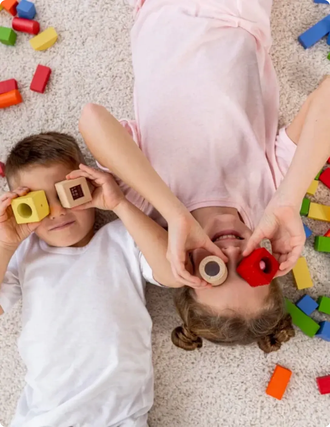 Niños jugando y aprendiendo