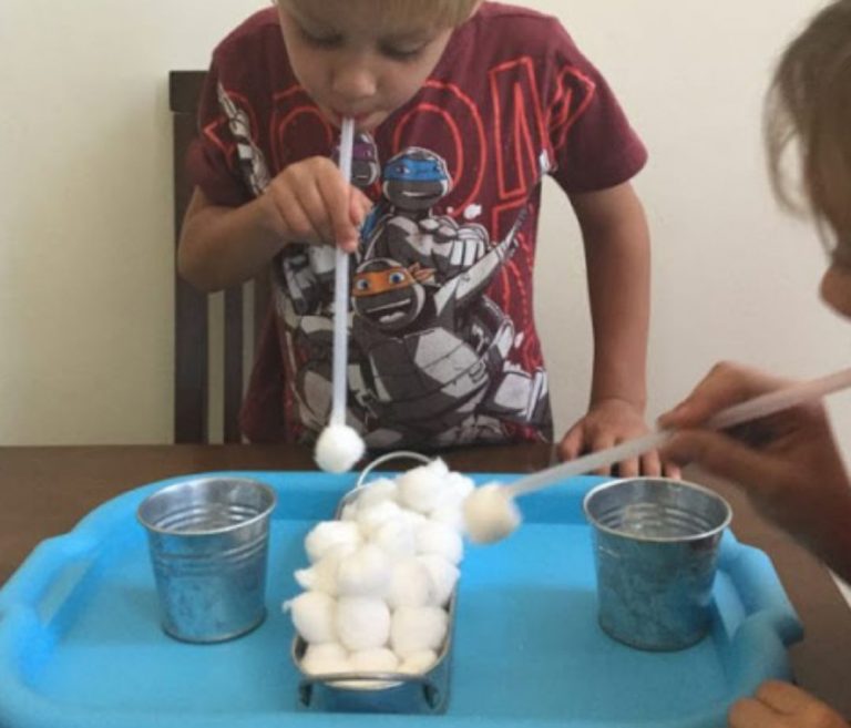 juego de navidad trasvase de bolitas